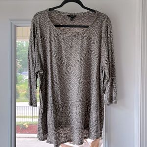 Lucky Brand taupe and cream print top. Size 2x